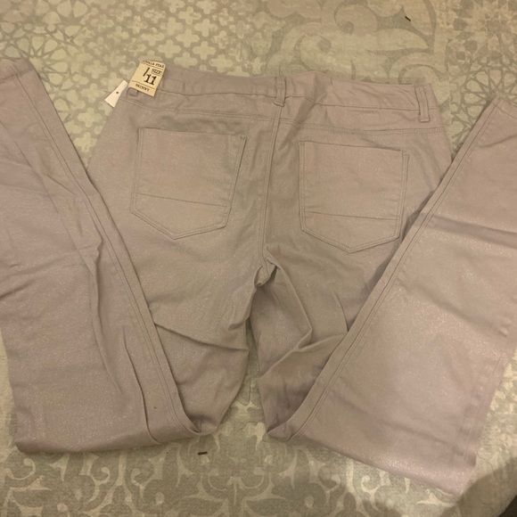 Vanilla Star Jean - Picture 2 of 3